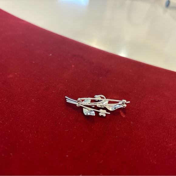 Vintage Krementz Silver Tone Floral Crystal Signed Brooch Pin w/13 Rhinestones - Picture 5 of 5